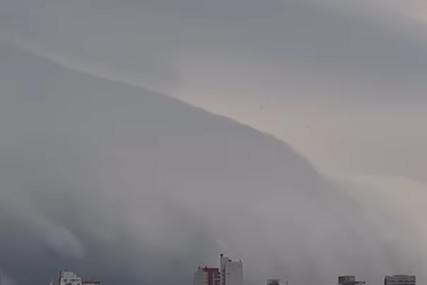 Zastrašujući snimak velikog oblaka: Pojavljuje se prije oluje i najavljuje haos (VIDEO)