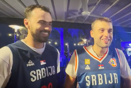 BRAĆA SU STIGLA Velika podrška srpskim košarkašima spremna je za finale Mundobasketa (VIDEO)