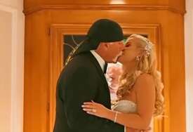 Hulk Hogan (70) oženio se 24 GODINE MLAĐOM: Nakit na nevjesti nije mogao da bude luksuzniji i skuplji (VIDEO)
