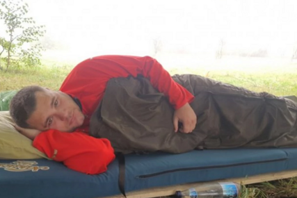 LJUTA BORBA Jovan iz Kruševca izašao na crtu Crnogorcima, leži više od 18 dana na takmičenju i ne namjerava da odustane (FOTO)