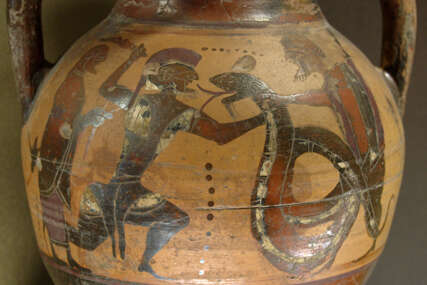 Vaza sa motivom Kadmo u borbi sa zmajem