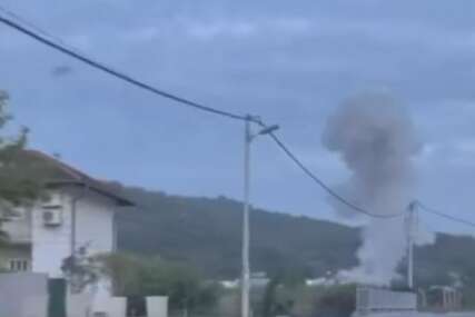 Prvi snimci sa mjesta eksplozije: Ogroman oblak dima nadvio se nad fabrikom, miris paljevine i dalje se osjeća (VIDEO, FOTO)