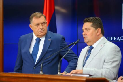 (VIDEO) “Patološki tipovi sa šifrom” Dodik izvrijeđao poslanike liste “Za pravdu i red” zbog sukoba sa Stevandićem