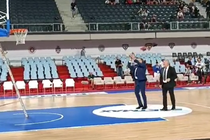 PREDSJEDNIK KOŠARKAŠ Dodik se latio lopte, ali nije imao previše uspjeha (VIDEO)