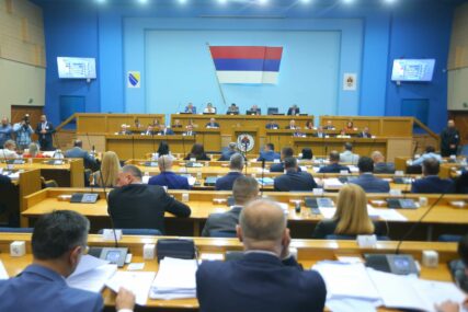 "Izraz političke nemoći" Poslije psovki i šamara, u parlamentu Srpske KUNU I BAJAJU