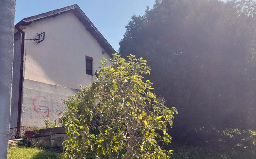 Kuća u kojoj je bila zarobljena i mučena djevojka u Obrenovcu