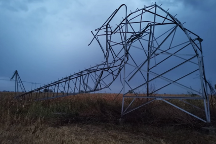 HAVARIJA U SRBIJI Snažno nevrijeme srušilo stubove dalekovoda, bez struje 11.000 domaćinstava