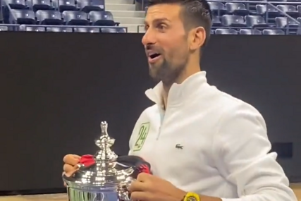 Navijači će biti preponosni: Novak Đoković proslavio titulu na US Open u dresu VOLJENOG KLUBA (VIDEO)