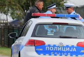 Prijeteći nožem OPLJAČKAO KLADIONICU: Policija u Prijedoru uhapsila razbojnika koji je UKRAO VIŠE OD 1.000 MARAKA