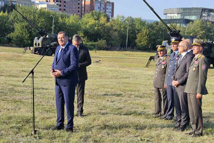 "Vojska Srbije spremna da odbrani zemlju, narod i teritoriju" Dodik prisustvovao prikazu naoružanja i vojne opreme u Nišu