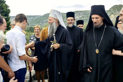 "Treba da se molimo za mir među svim ljudima" Patrijarh Porfirije u posjeti Prebilovcima, obišao i manastir Žitomislić