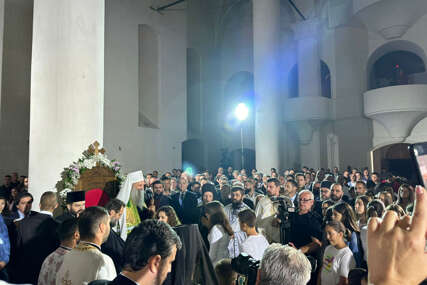 Okupili se vjernici iz cijele Hercegovine: Patrijarh Porfirije služi liturgiju u Sabornom hramu u Mostaru (FOTO)
