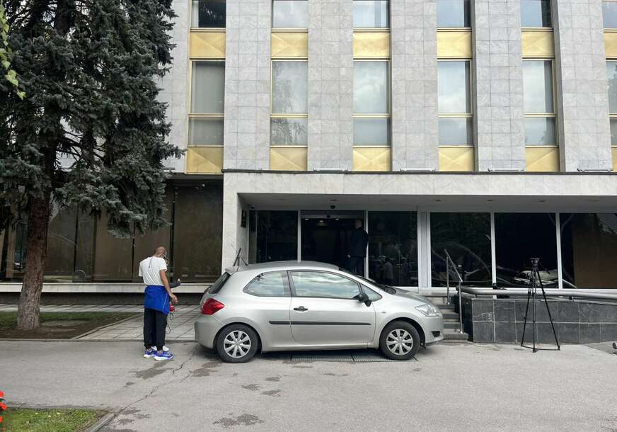 Oglasili se iz policije nakon Vukanovićeve blokade: Evo šta su rekli o nepropisnom parkiranju narodnog poslanika
