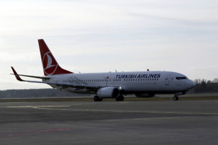 DRAMA NA NEBU Avion iz Istanbula za Pariz prinudno sletio u Beograd (VIDEO)