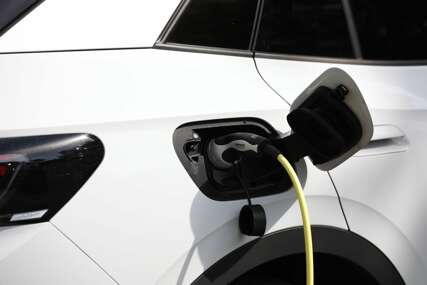 "Primjenom povoljnije carinske stope stimulisao bi se uvoz" Ni sljedeće godine neće se plaćati carina za električne automobile
