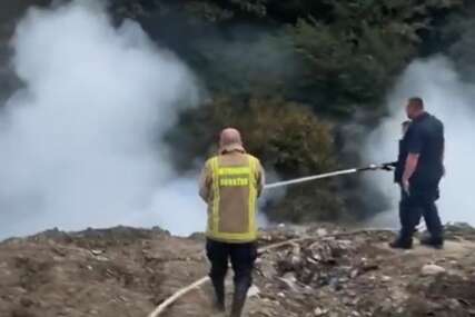 Gori deponija kod Goražda: Gust dim pokrio dio grada, sumnja se da je požar podmetnut (VIDEO)