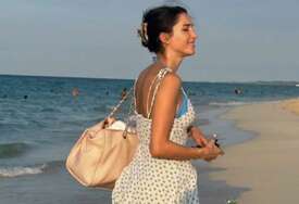 Jelisaveta Orašanin bosa u lepršavoj haljini: Glumica pokazala kako uživa na Kubi, svi pogledi uprti u nju (FOTO)