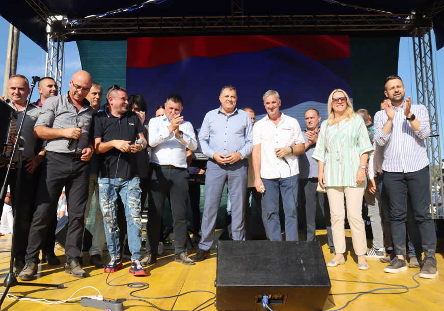 političari na kotlićijadi u Banjaluci