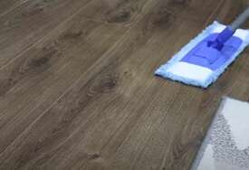 Trik za čišćenje podova: U vodu dodajte jedan sastojak i vaš stan će blistati
