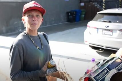Holivudska ljepotica koja živi kao beskućnik snimljena na ulici: Nekada je krasila naslovnice magazina, danas je potpuno neprepoznatljiva (VIDEO)