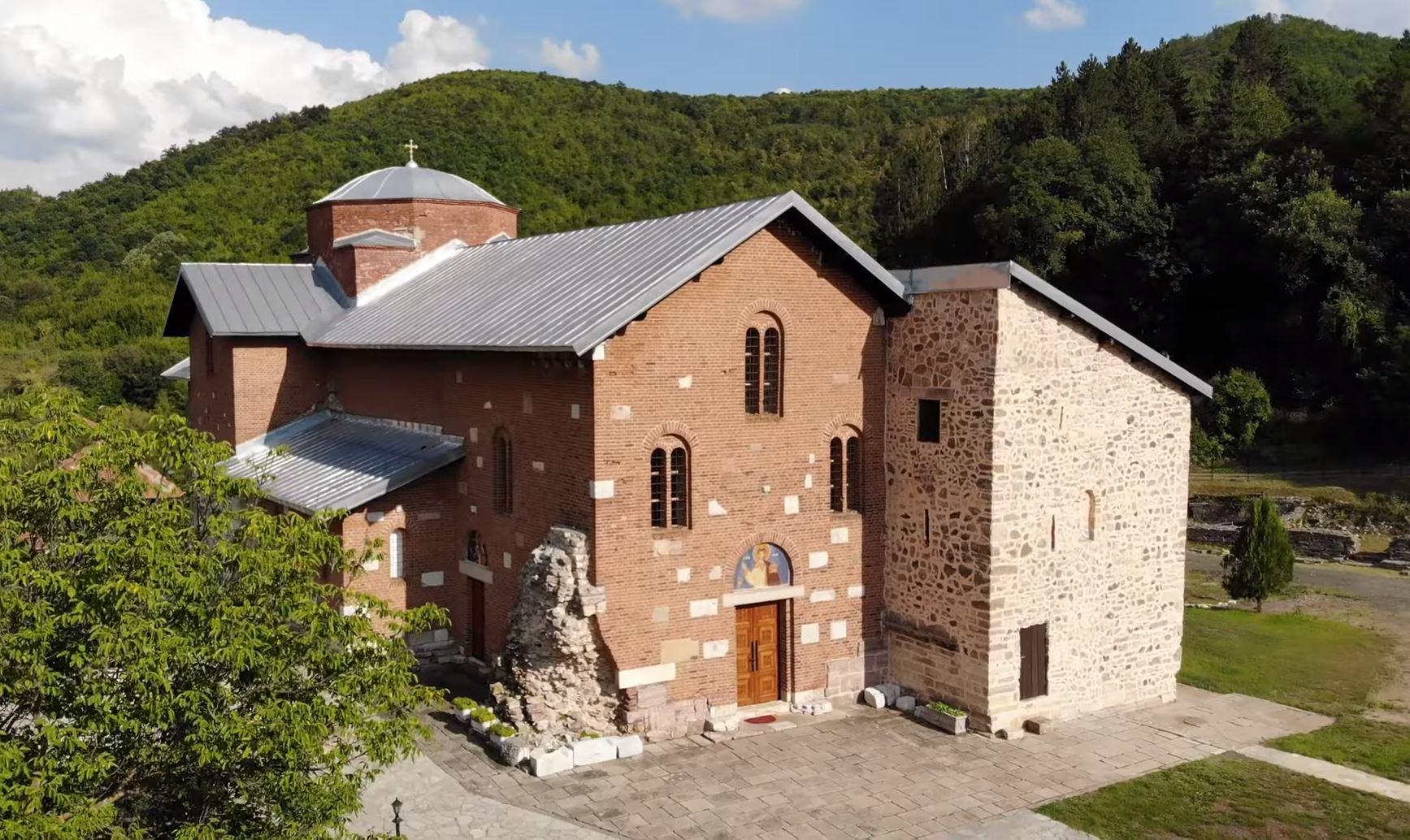 Manastir Banjska čuva srpsku istoriju VIŠE OD 7 VIJEKOVA