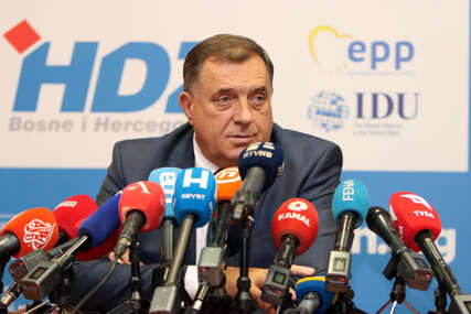 Milorad Dodik na presu