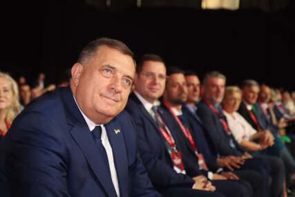 JEDNOGLASNA ODLUKA Milorad Dodik reizabran za predsjednika stranke SNSD