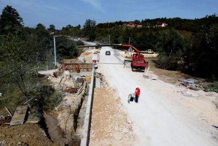 Mještani dva naselja mjesecima trpe prazna obećanja: Mostovi u Motikama i Dervišima grade se više od pola godine