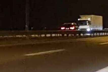 Šta se dešava sa ljudima: Jeziv snimak vozača džipa, kilometrima jurio u kontra smjeru (VIDEO)