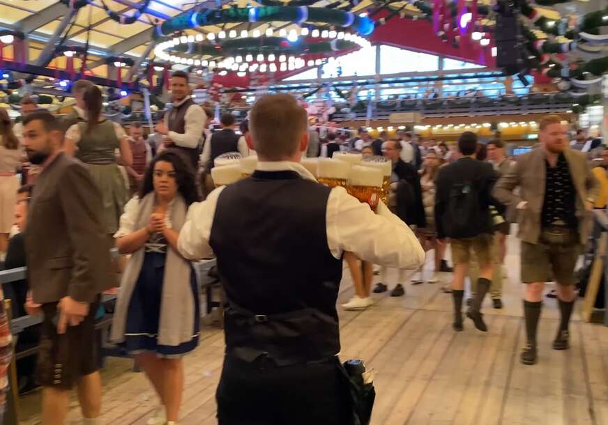 INCIDENT NA OKTOBERFESTU U nesreći na rolerkosteru 8 povrijeđenih, 3 osobe u bolnici