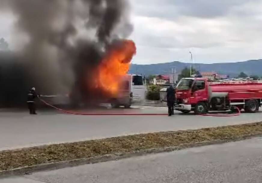 Đački autobus u plamenu