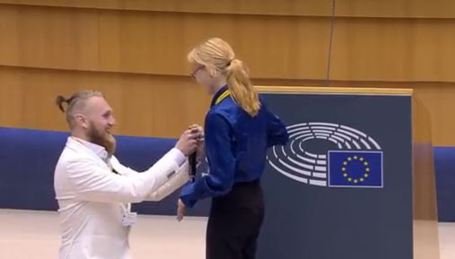 Estonac zaprosio djevojku u punoj sali Evropskog parlamenta
