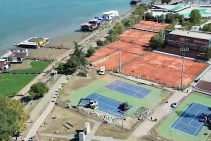 BAGERI NA TERENU Počelo rušenje teniskih terena koji su pripadali Đokoviću (FOTO)