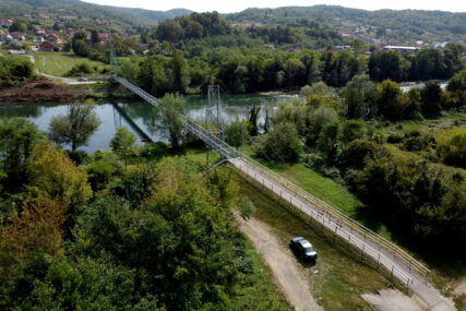 pješački most na rijeci vrbas između zalužana i priječana 