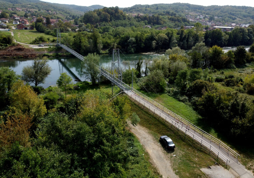 pješački most na rijeci vrbas između zalužana i priječana 