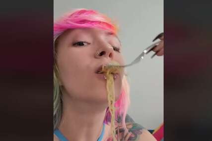 “Nisam znao da razdvojen jezik može da radi ovakve stvari” Djevojka podijelila snimak kako jede špagete, mnogi su bili u šoku (VIDEO)