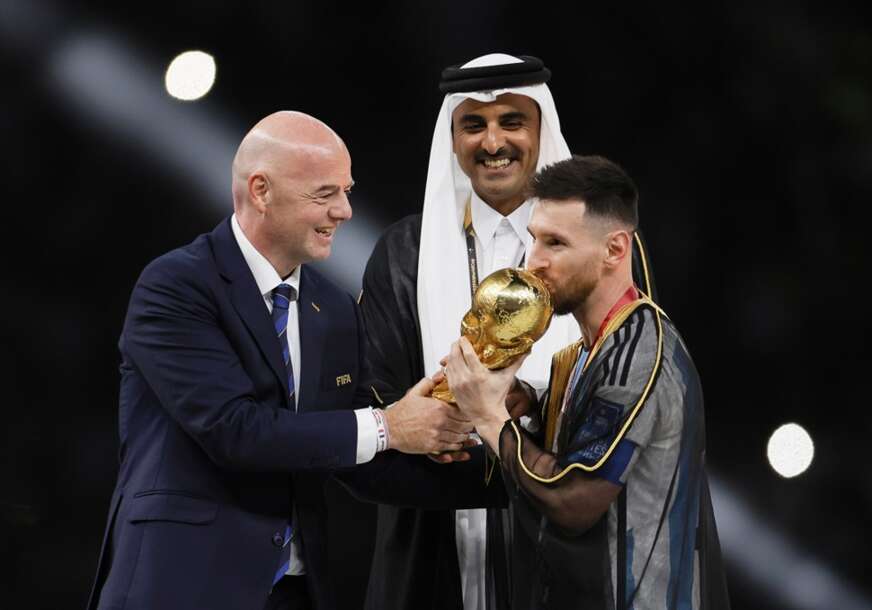 Infantino dodjeljuje Mesiju trofej prvaka svijeta