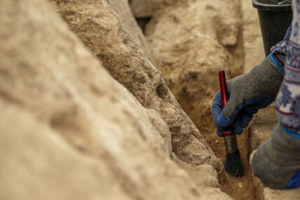 "Sumnjalo se da su u kontaktu s nečistim silama" Arheolozi u Poljskoj otkrili posmrtne ostatke DJETETA PRIKOVANOG ZA GROB