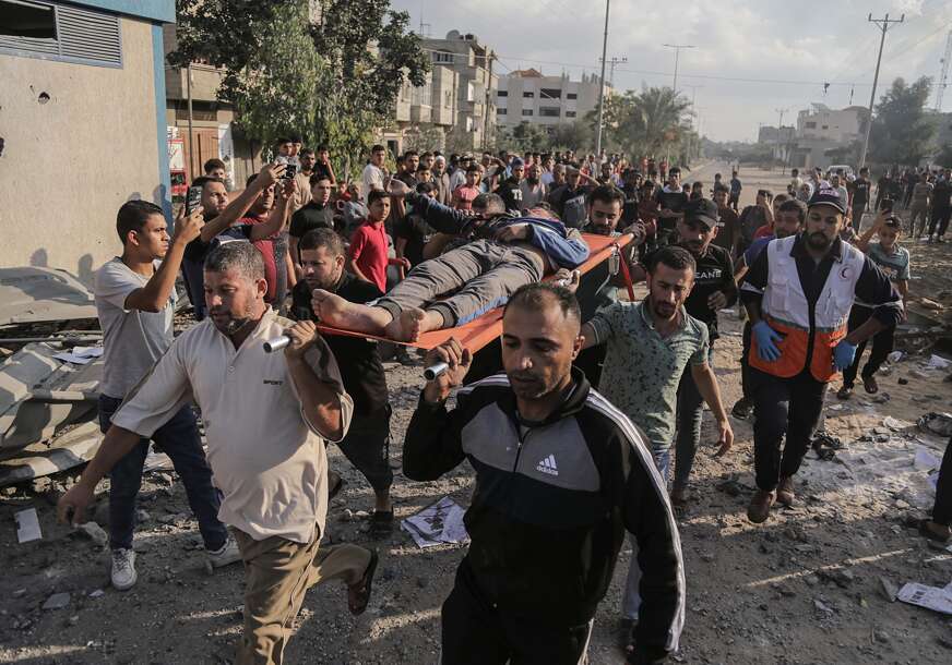 traženje preživjelih u pojasu gaze poslije bombardovanja izraela 