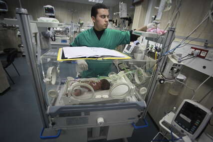 "Postoji šansa da ih sve izgubimo” Stravična situacija u bolnici u Gazi, doktori očajni, životi beba vise o koncu