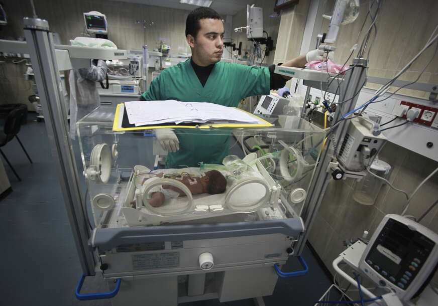 dijete u inkubatoru u Palestini