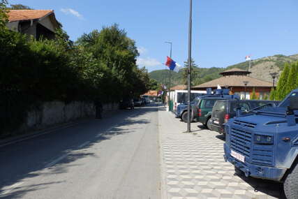 Grad opkolili specijalci: Kosovska policija ponovo sprovodi pretrese u Severnoj Mitrovici