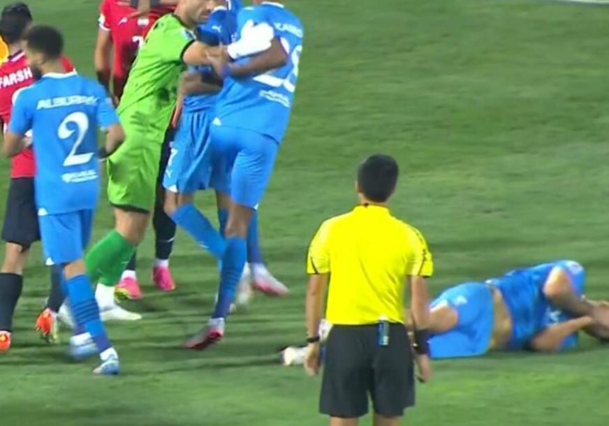 SRBIN NAJGORE PROŠAO Mitrović završio na zemlji nakon opšteg haosa i udarca na meču Lige šampiona (VIDEO)