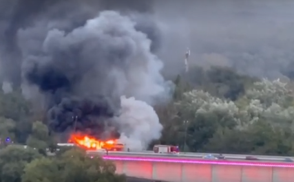 (VIDEO) PLANUO AUTOBUS Na terenu 10 vatrogasaca, poznato stanje putnika