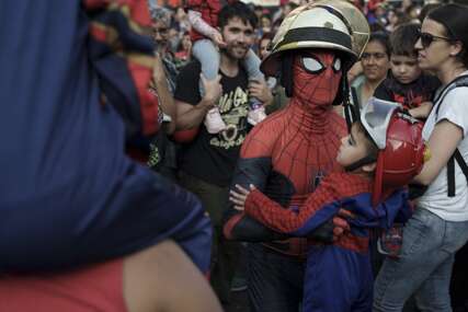 (FOTO) Nastoje oboriti svjetski rekord: Oko 1.000 osoba u kostimu Spajdermena na ulicama Argentine