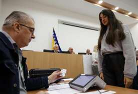 CIK BiH TRAŽI OPERATERE Za 2.000 „pomagača“ tokom izbornog dana  obezbijeđeno po 310 KM