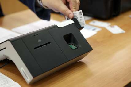 Da li je STIGAO KRAJ KRAĐI GLASOVA: Poznato u kojim opštinama u BiH će biti uvedeni skeneri za lokalne izbore