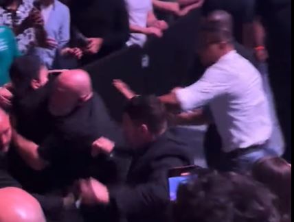 (VIDEO) POTPUNI HAOS Navijač nasrnuo na MMA borca, nastala opšta tuča