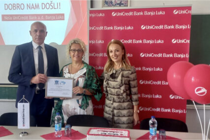 Bolji uslovi za učenje i praksu: UniCredit banka uručila donaciju Ekonomskoj školi u Doboju