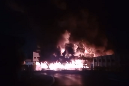 Požar stavljen pod kontrolu: Pričinjena velika materijalna šteta prilikom izbijanja vatre u Gradačcu